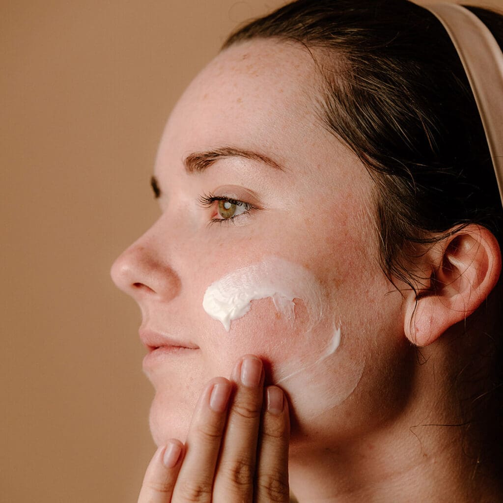 What Causes Dry Skin in Winter and How to Fix It. Skincare blog. Ilu Hub - Natural Organic Clean Skincare Products, Haircare, Makeup